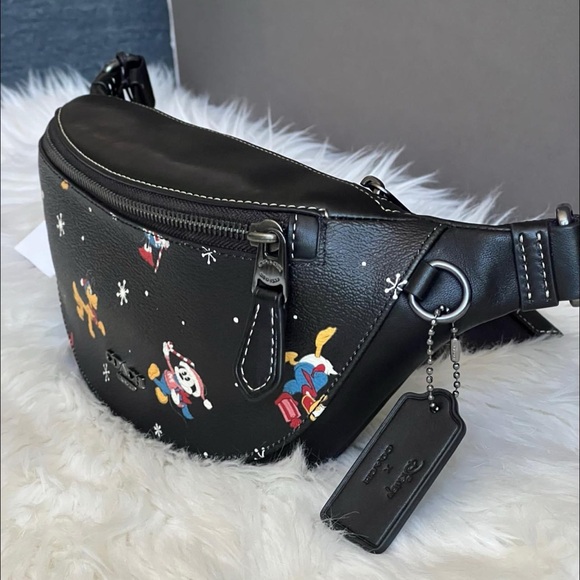 CL964 - Disney X Coach Warren Mini Belt Bag in Holiday Print - Picture 4 of 14